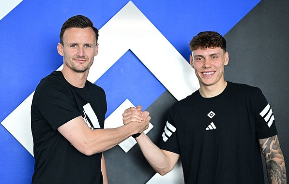 今夏首签！汉堡官方：前基尔中场球员伦伯格已完成体检及签约