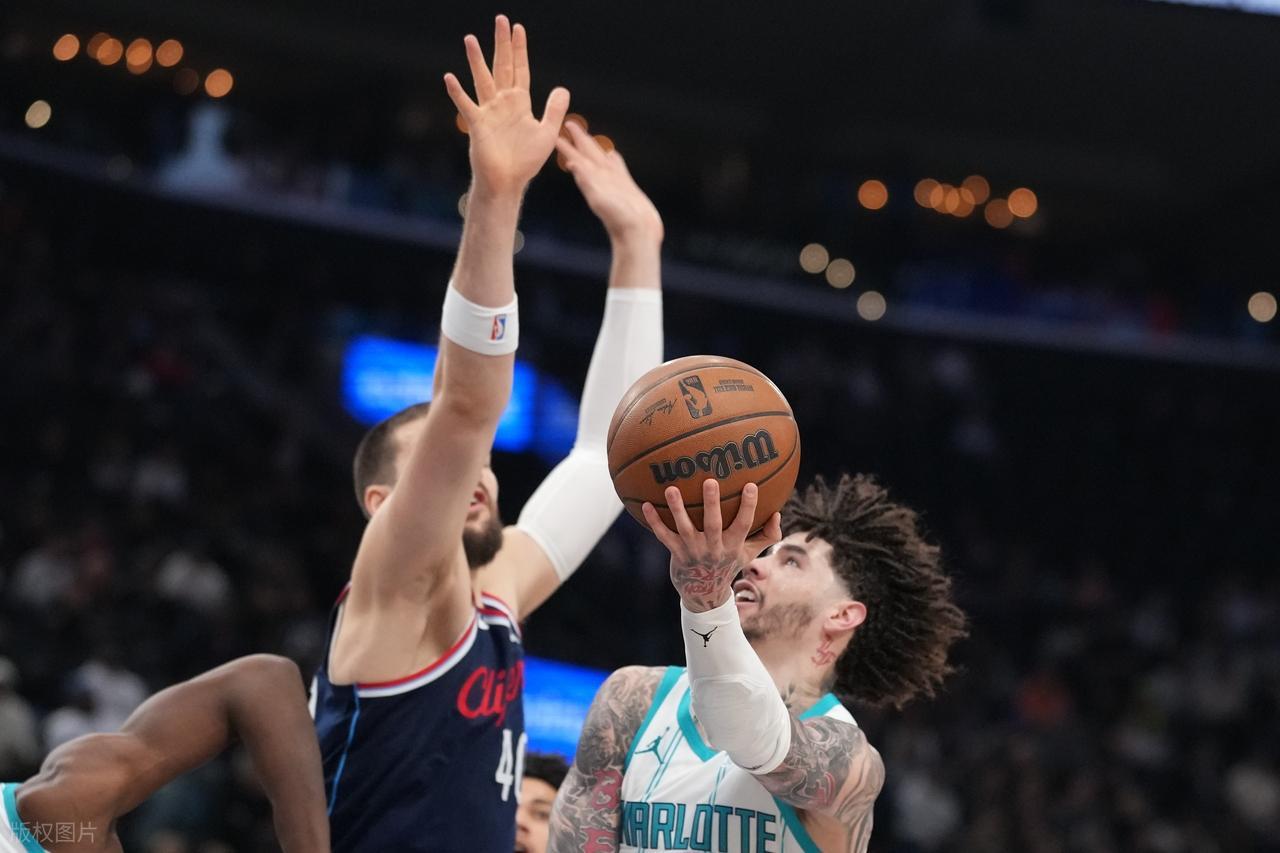 PG试玩-超越奥尼尔！哈登得分历史第9！出来见上帝！小卡35+5+3打爆黄蜂